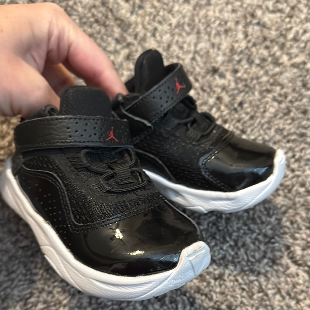 Toddler 6c Kids Black air Jordan Sneakers like new smoke free